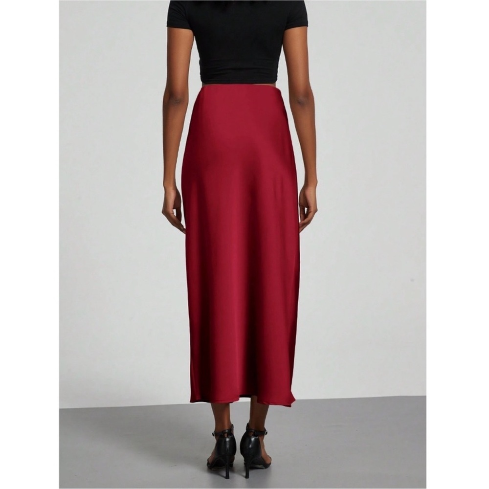 Satin Chic midi skirt in Dark Purple - Picture 12 of 16